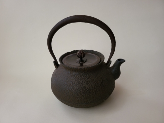 川邊　庄造 氏（茶釜）作品