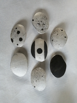 錫　伴　哲生 氏